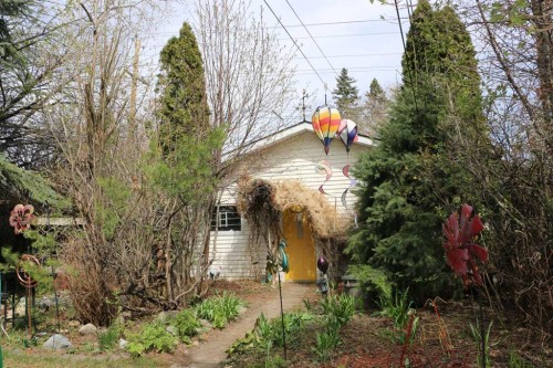 2318 Bowness Road Nw, Calgary, AB - Outdoor