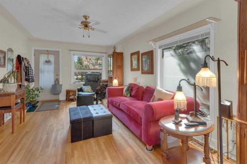 2318 Bowness Road Nw, Calgary, AB - Indoor Photo Showing Living Room