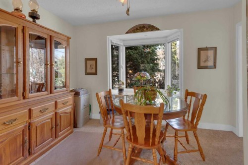 2318 Bowness Road Nw, Calgary, AB - Indoor Photo Showing Dining Room