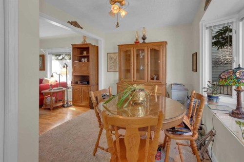 2318 Bowness Road Nw, Calgary, AB - Indoor Photo Showing Dining Room