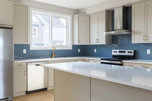  - Indoor Photo Showing Kitchen With Upgraded Kitchen