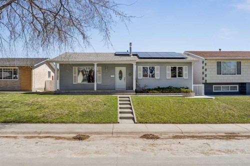 320 Whiteview Road Ne, Calgary, AB - Outdoor With Facade