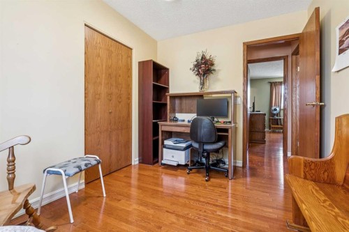 320 Whiteview Road Ne, Calgary, AB - Indoor Photo Showing Other Room