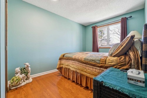 320 Whiteview Road Ne, Calgary, AB - Indoor Photo Showing Bedroom