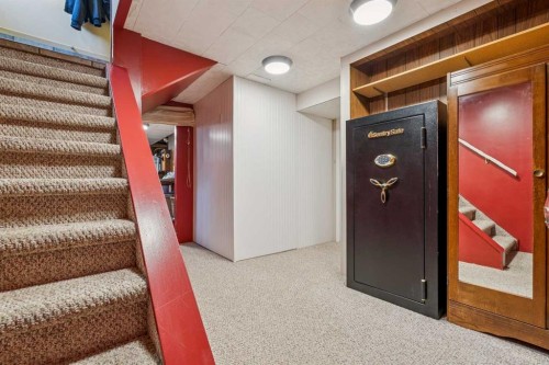320 Whiteview Road Ne, Calgary, AB - Indoor Photo Showing Other Room