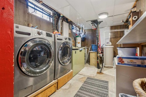 320 Whiteview Road Ne, Calgary, AB - Indoor Photo Showing Laundry Room