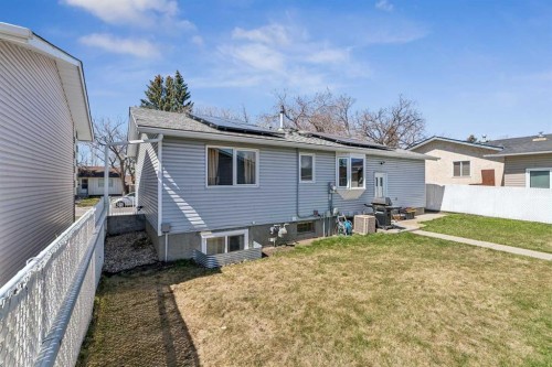 320 Whiteview Road Ne, Calgary, AB - Outdoor With Exterior