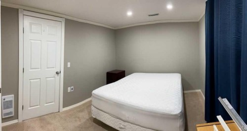 320 Whiteview Road Ne, Calgary, AB - Indoor Photo Showing Bedroom