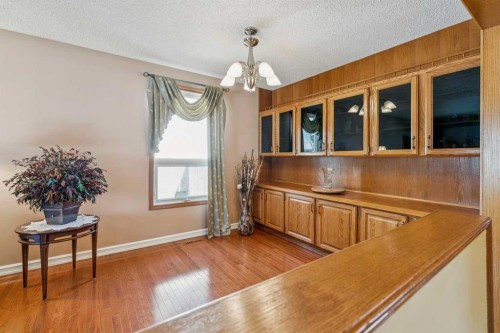 320 Whiteview Road Ne, Calgary, AB - Indoor Photo Showing Other Room