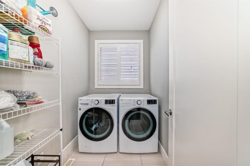 193 Kinniburgh Circle, Chestermere, AB - Indoor Photo Showing Laundry Room