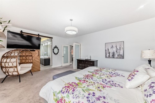 193 Kinniburgh Circle, Chestermere, AB - Indoor Photo Showing Bedroom