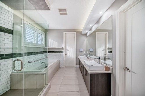 193 Kinniburgh Circle, Chestermere, AB - Indoor Photo Showing Bathroom