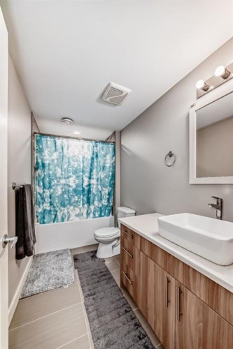 193 Kinniburgh Circle, Chestermere, AB - Indoor Photo Showing Bathroom