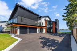 476 WEST CHESTERMERE Drive Chestermere, AB T1X 1B3