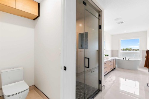 476 West Chestermere Drive, Chestermere, AB - Indoor Photo Showing Bathroom