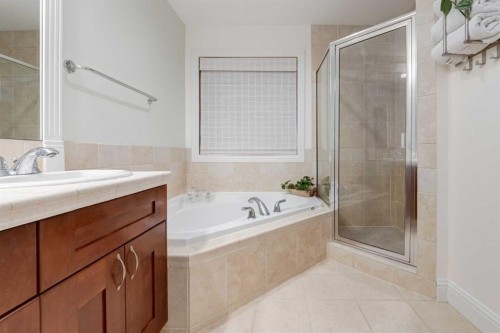 2021 32 Avenue Sw, Calgary, AB - Indoor Photo Showing Bathroom