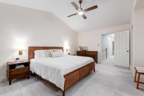 2021 32 Avenue Sw, Calgary, AB - Indoor Photo Showing Bedroom