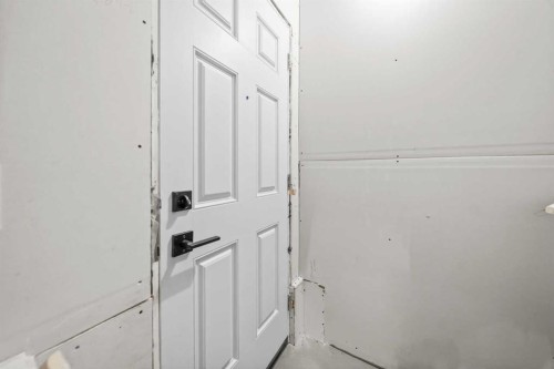 46 Versant View Sw, Calgary, AB - Indoor Photo Showing Other Room