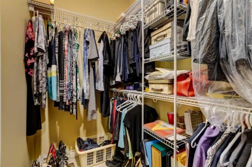 7-43 Westlake Circle, Strathmore, AB - Indoor With Storage