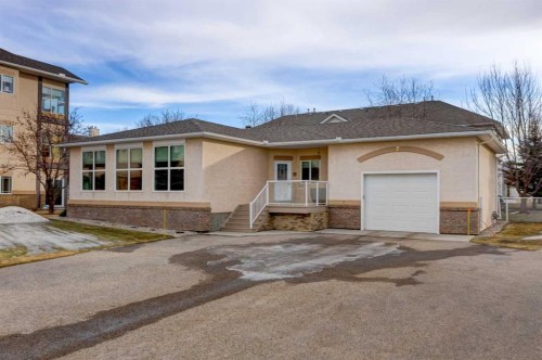 7-43 Westlake Circle, Strathmore, AB - Outdoor With Facade