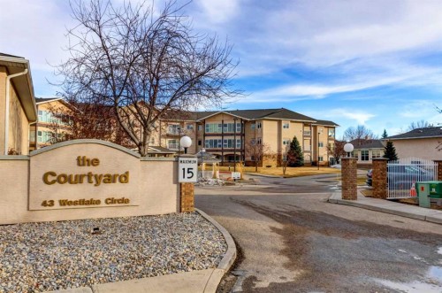 7-43 Westlake Circle, Strathmore, AB - Outdoor