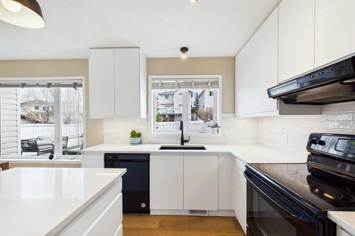 62 Tuscany Hills Park Nw, Calgary, AB - Indoor Photo Showing Kitchen With Upgraded Kitchen