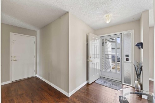 24 Deer Ridge Close Se, Calgary, AB - Indoor Photo Showing Other Room