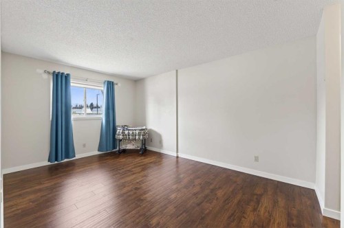 24 Deer Ridge Close Se, Calgary, AB - Indoor Photo Showing Other Room