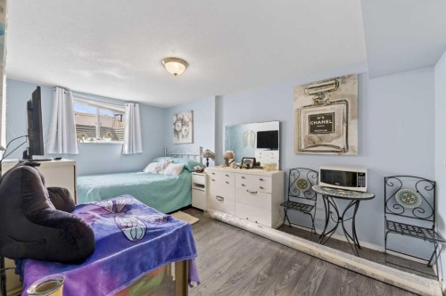 24 Deer Ridge Close Se, Calgary, AB - Indoor Photo Showing Bedroom