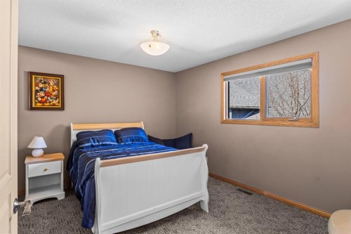 389 Eagle Heights, Canmore, AB - Indoor Photo Showing Bedroom
