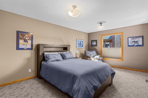 389 Eagle Heights, Canmore, AB - Indoor Photo Showing Bedroom