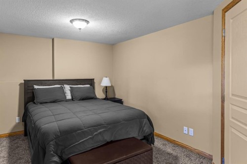 389 Eagle Heights, Canmore, AB - Indoor Photo Showing Bedroom