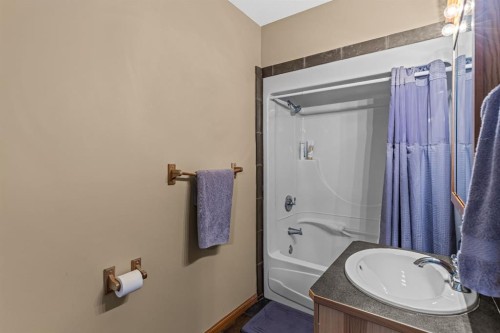 389 Eagle Heights, Canmore, AB - Indoor Photo Showing Bathroom