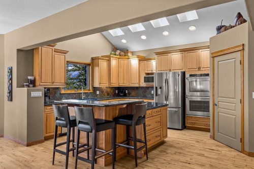389 Eagle Heights, Canmore, AB - Indoor Photo Showing Kitchen