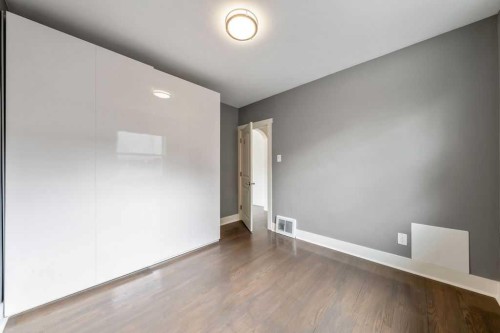 711 14A Street Se, Calgary, AB - Indoor Photo Showing Other Room