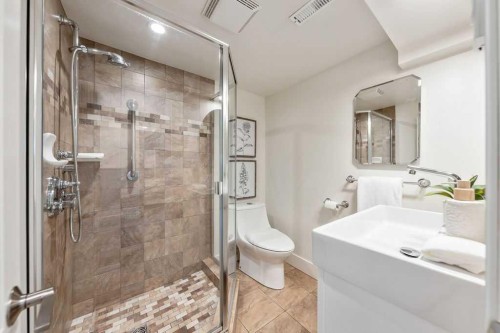 711 14A Street Se, Calgary, AB - Indoor Photo Showing Bathroom