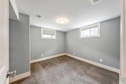 711 14A Street Se, Calgary, AB - Indoor Photo Showing Other Room