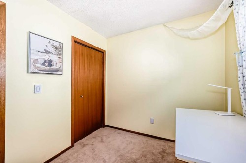 216 Hawkwood Boulevard Nw, Calgary, AB - Indoor Photo Showing Other Room