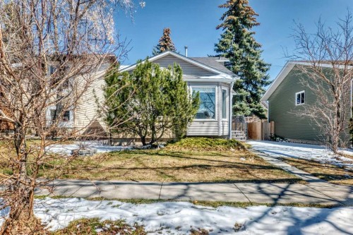 216 Hawkwood Boulevard Nw, Calgary, AB - Outdoor