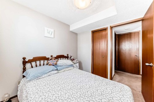 216 Hawkwood Boulevard Nw, Calgary, AB - Indoor Photo Showing Bedroom