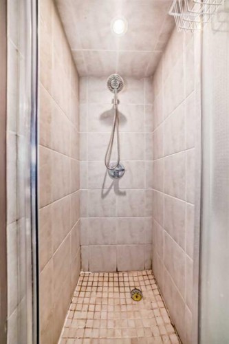 216 Hawkwood Boulevard Nw, Calgary, AB - Indoor Photo Showing Bathroom