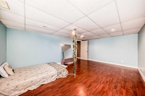 216 Hawkwood Boulevard Nw, Calgary, AB - Indoor Photo Showing Bedroom