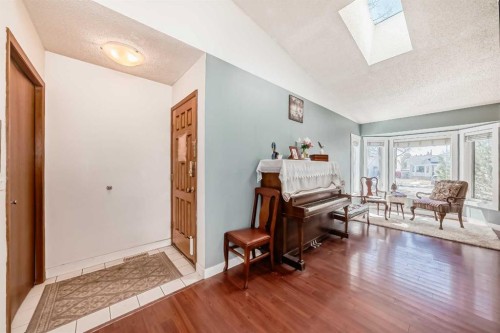 216 Hawkwood Boulevard Nw, Calgary, AB - Indoor