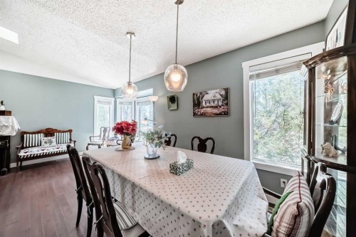 216 Hawkwood Boulevard Nw, Calgary, AB - Indoor Photo Showing Dining Room