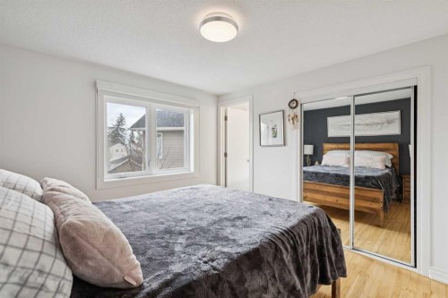 4412 Amiens Road Sw, Calgary, AB - Indoor Photo Showing Bedroom