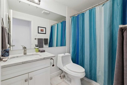 4412 Amiens Road Sw, Calgary, AB - Indoor Photo Showing Bathroom