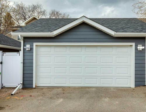 4412 Amiens Road Sw, Calgary, AB - Outdoor With Exterior