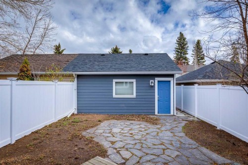 4412 Amiens Road Sw, Calgary, AB - Outdoor