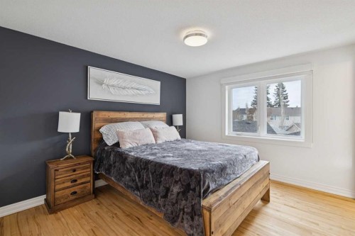 4412 Amiens Road Sw, Calgary, AB - Indoor Photo Showing Bedroom