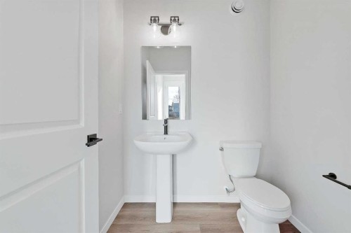 117 5 Avenue Se, High River, AB - Indoor Photo Showing Bathroom